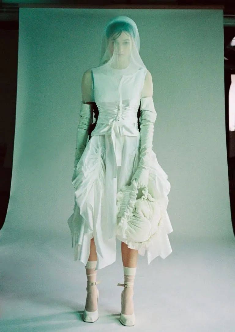 one day dress?超现实主义wed解构你的印象中的神圣