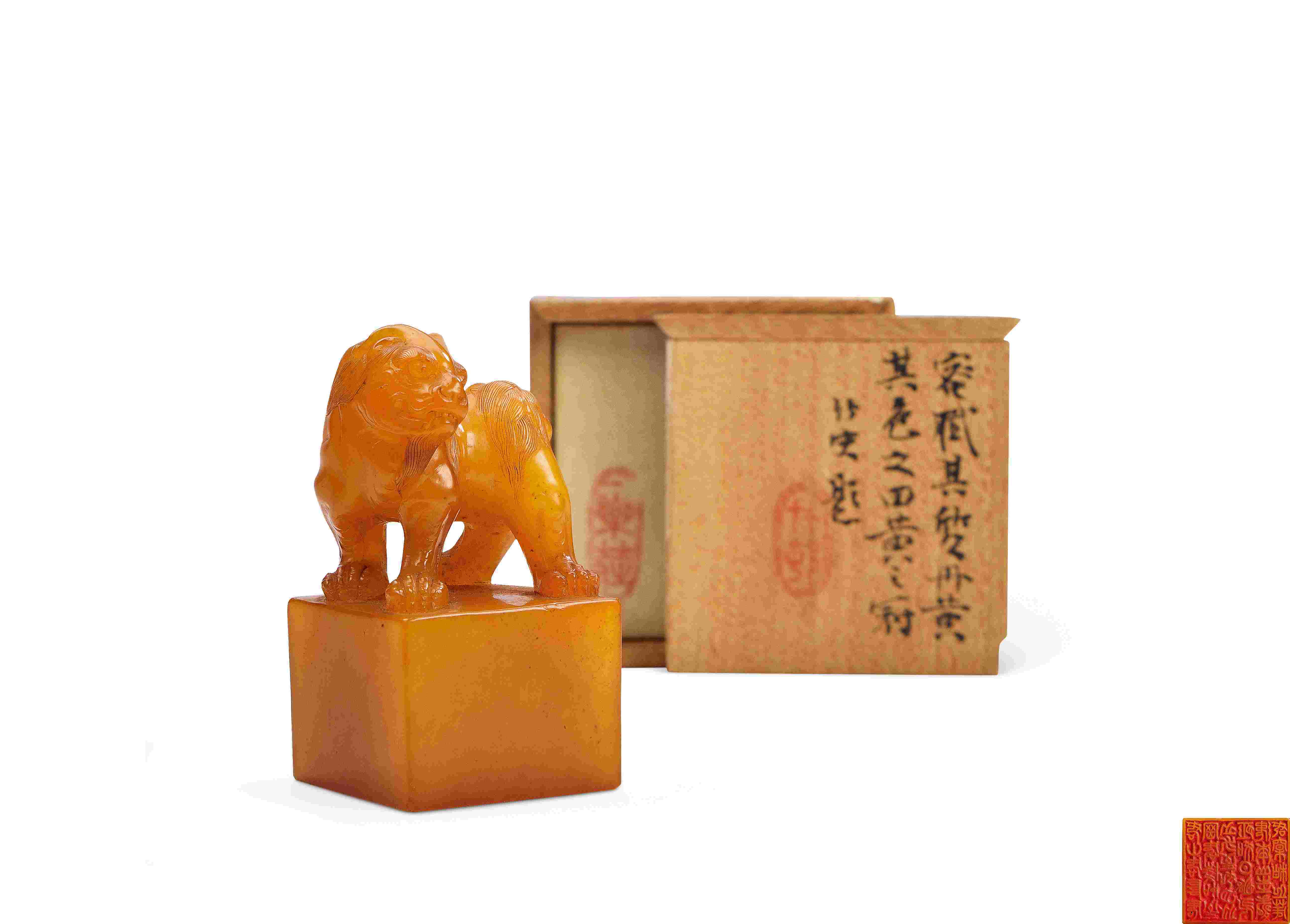 清18世纪 田黄天保九如辟邪钮方章清乾隆 天蓝地锦上添花洋彩暗八仙