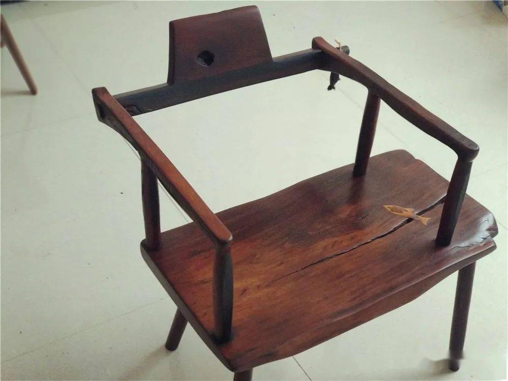 点击查看这把椅子更多图片,两三木作侘寂风铁木老料椅子,一把椅子的
