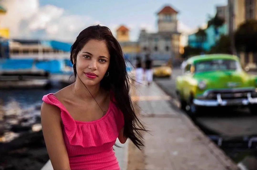 林美惠子是传统京都女子,年轻时是英语老师,退休后不想每天无所事事