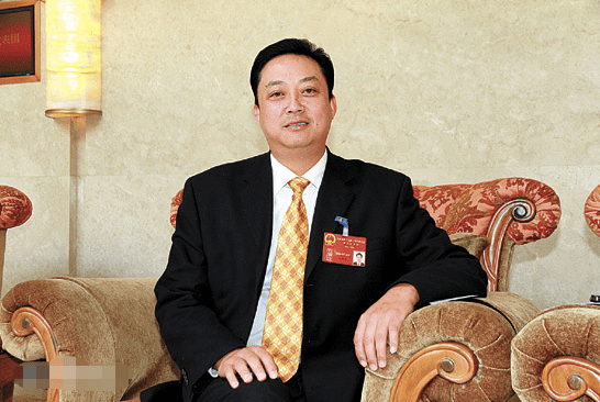 云南"药王"首富:14岁赚1万元,分手费20亿,全国7000家药店!