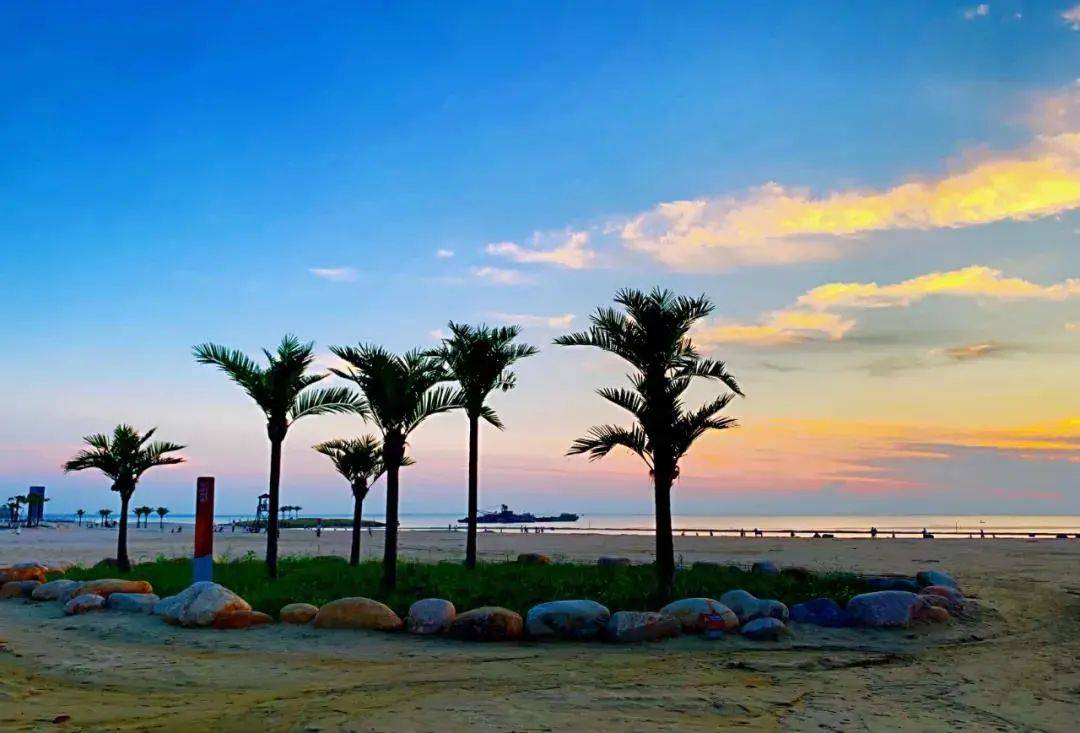 骆马湖沙滩公园拥有目前国内最大的人工白沙滩,公园共分为休闲沙滩