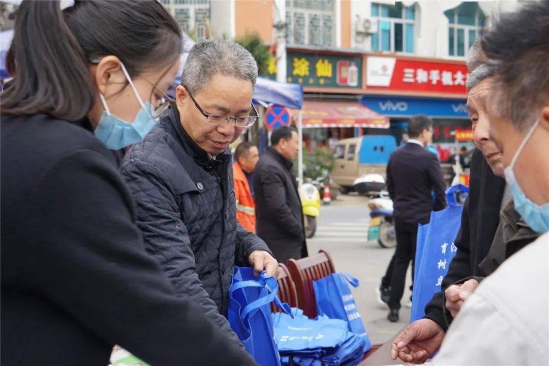 這個憲法宣傳週健跳鎮人大代表在行動