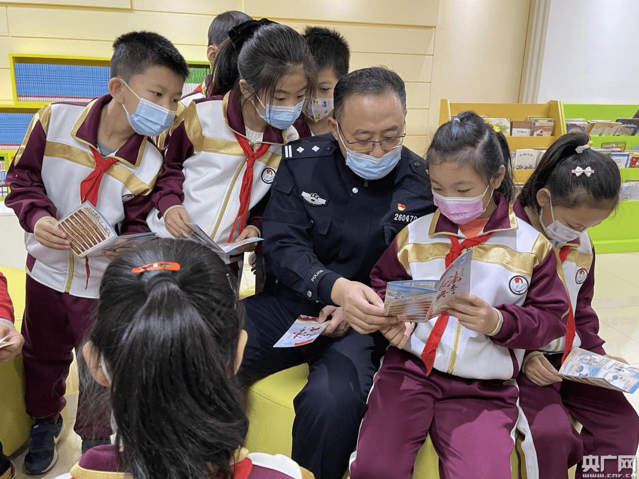 法治课堂开进校园天津市万全小学举行国家宪法日活动