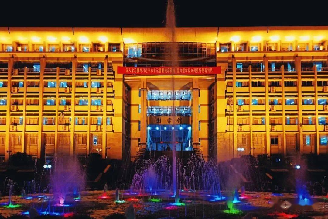 藏不住了最美的湘大灯光