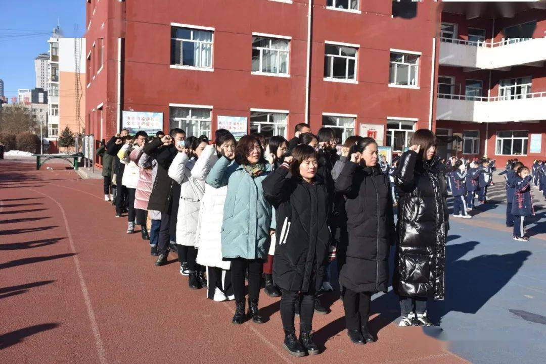 童心向党学宪法争做文明小公民东胜区第四小学宪法日主题活动报道