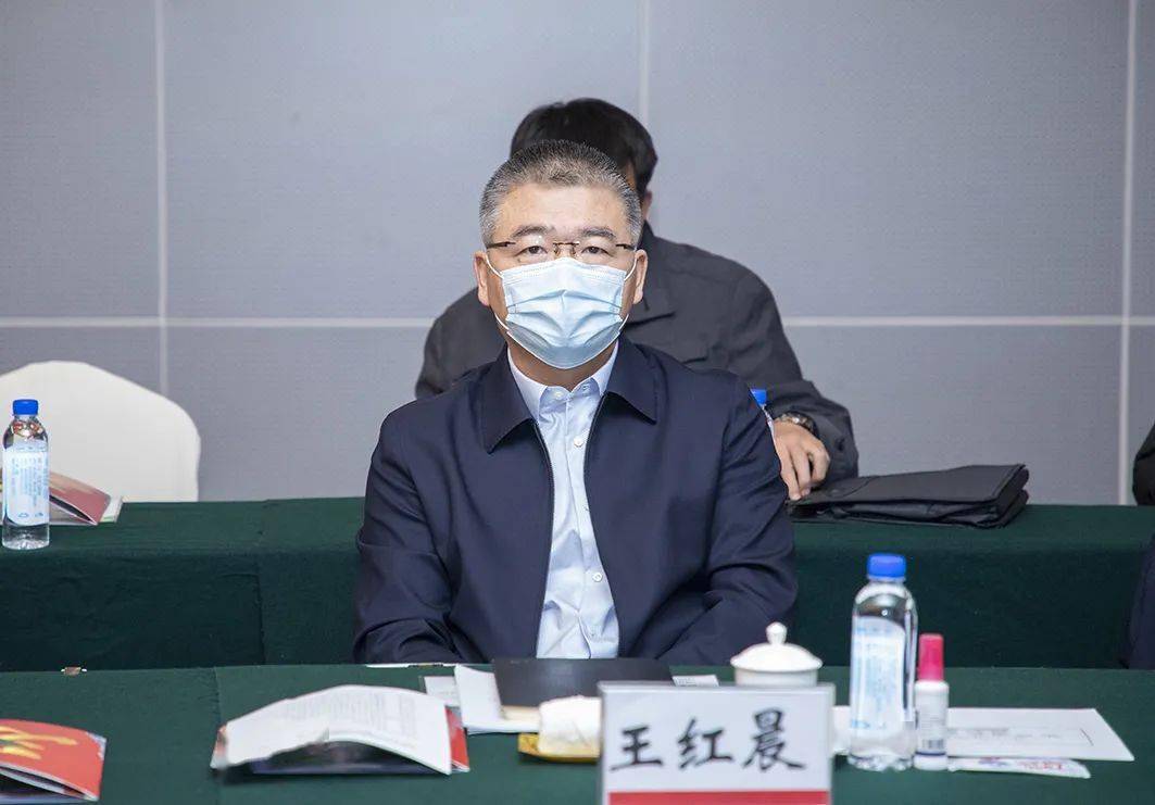 工业投资集团有限公司副总经理张鎝文,米东区委副书记,区长王贵勇