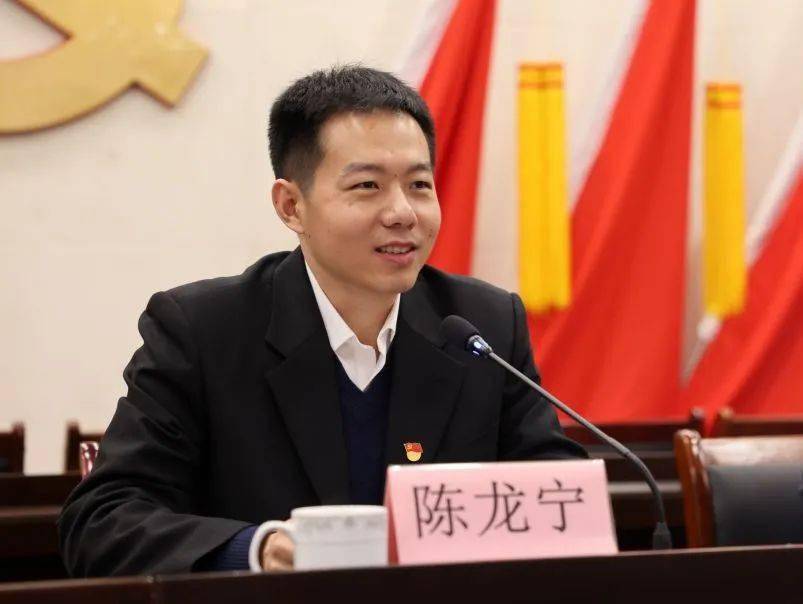 我和我的村庄催泪开场今天临浦镇隆重举行村社干部集体荣退仪式