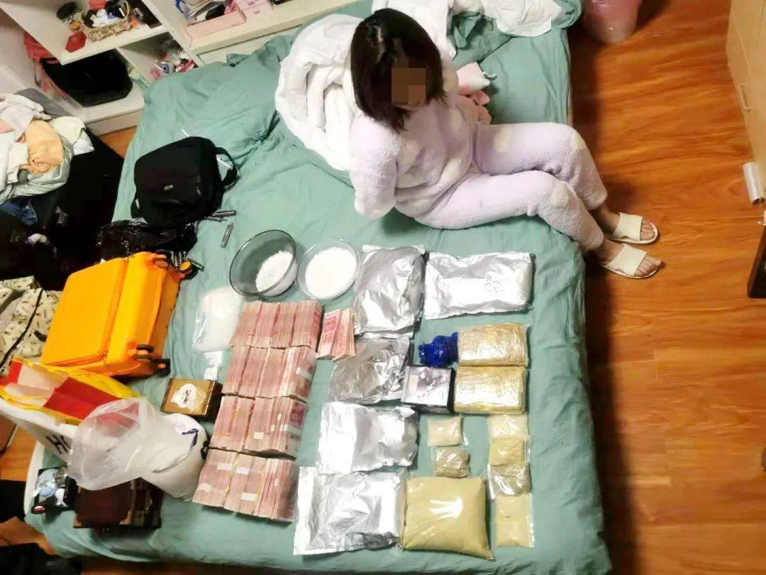 她承认了自己从外地将毒品运输至武汉贩卖的事实.