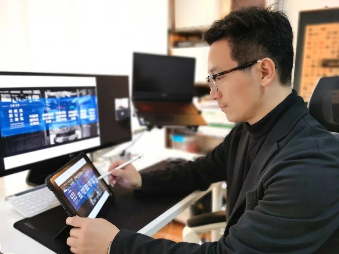 个人简介:郑涛老师,硕士研究生,山东莱芜人,中共党员.