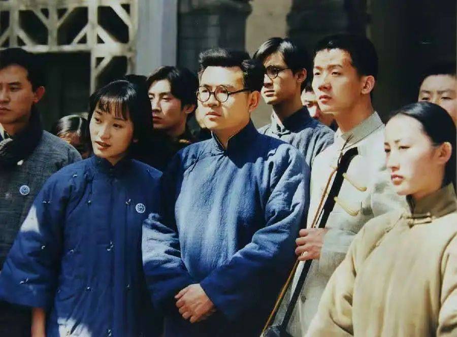 戏的文字内容,并结合大量所接触的音乐资料,分析刘天华当时的演奏状态