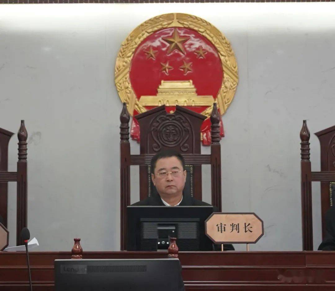 围场县法检两长开庭审理一起涉恶案件