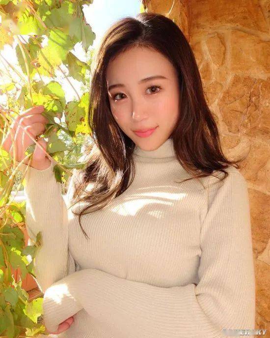 笑容灿烂身材爆弹日本女团阳光辣妹haruka