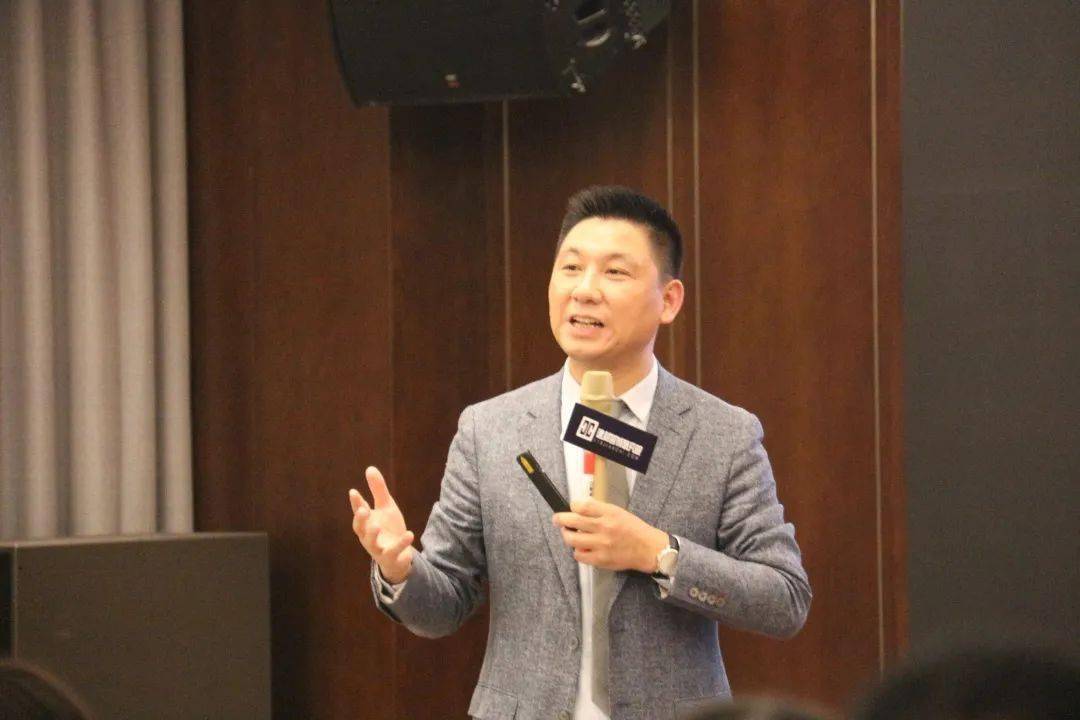 建材营销研究院院长张少卿老师开场致辞.