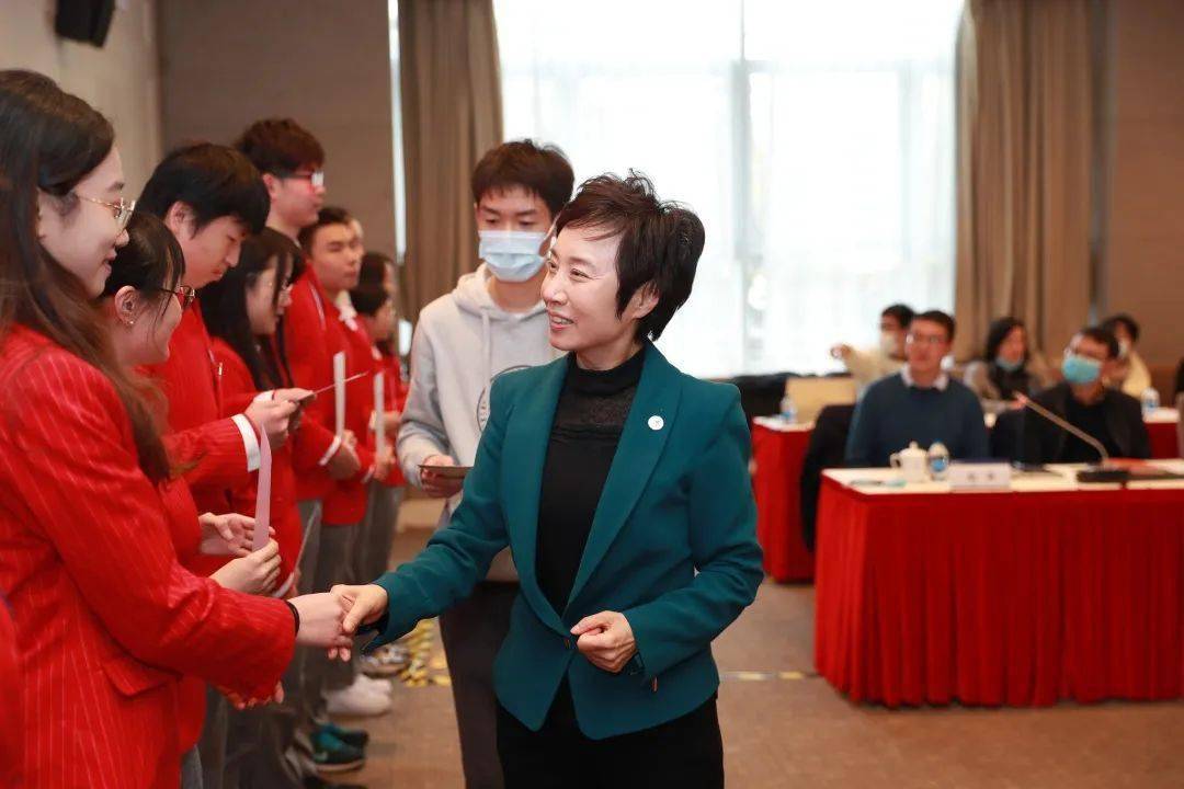 国际志愿人员日用自己的故事诠释志愿者精神焦扬与复