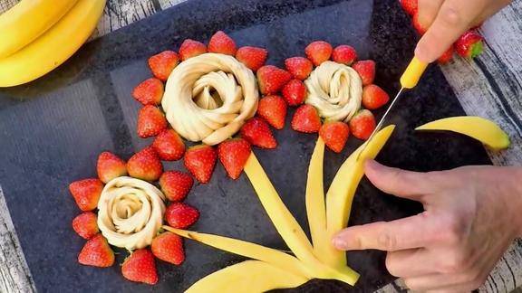 香蕉雕花2水果玫瑰花拼盘做法简单造型美观