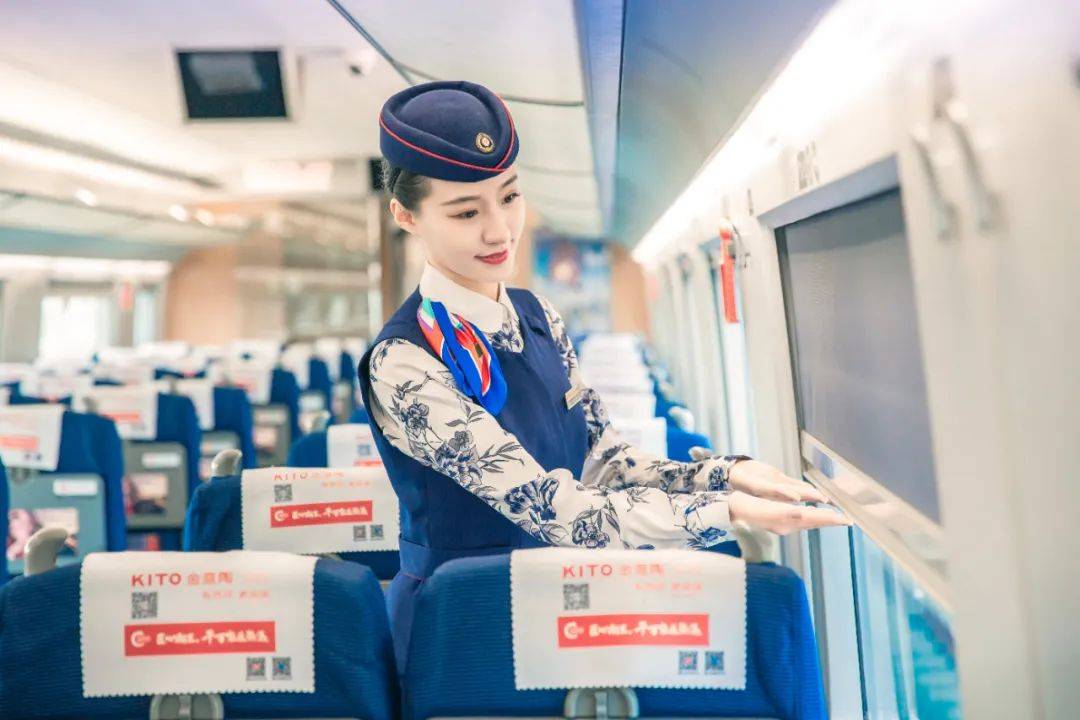 郑太高铁小姐姐穿着"青花瓷"来了~_郑州