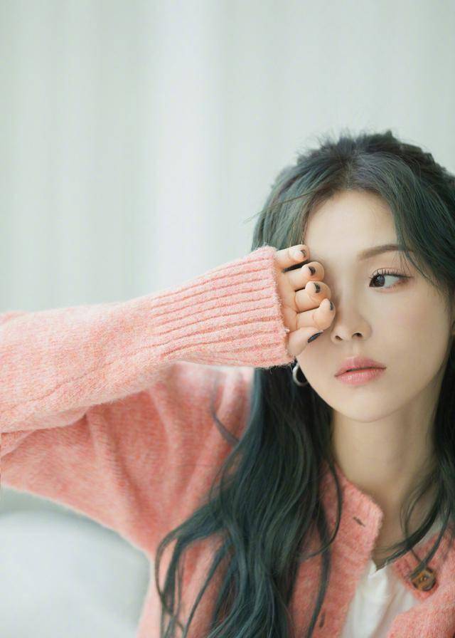 前段时间周二珂频繁发布动态,让一些粉丝们都以为她在