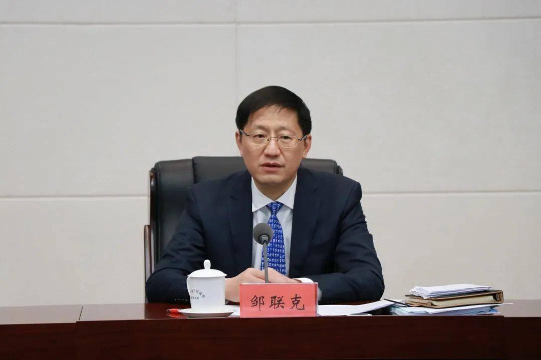 省教育厅厅长邹联克介绍《规定》省教育厅厅长邹联克指出,出台《规定