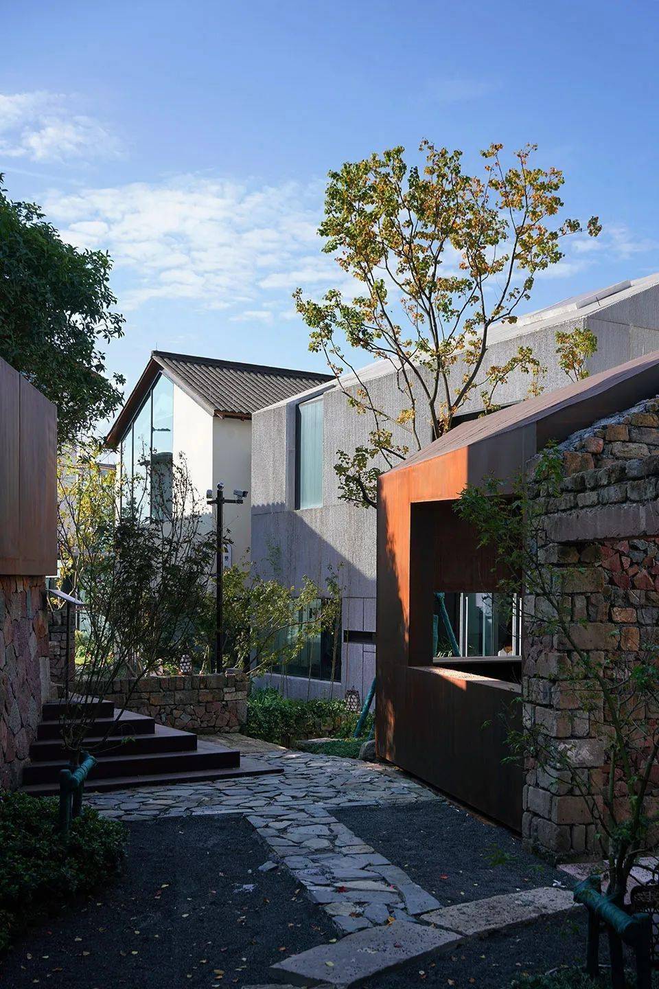 破败村庄改造成特色旅游村落村落复建