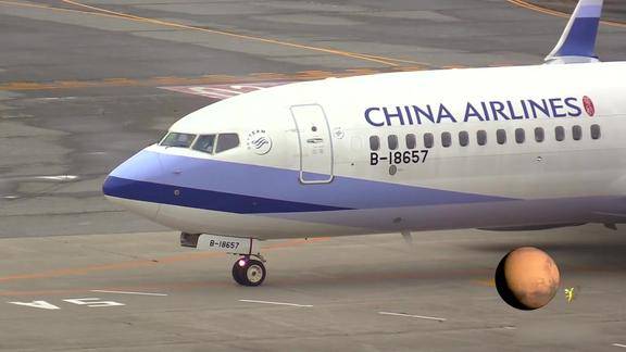 中华航空波音737800客机降落富山机场2016923
