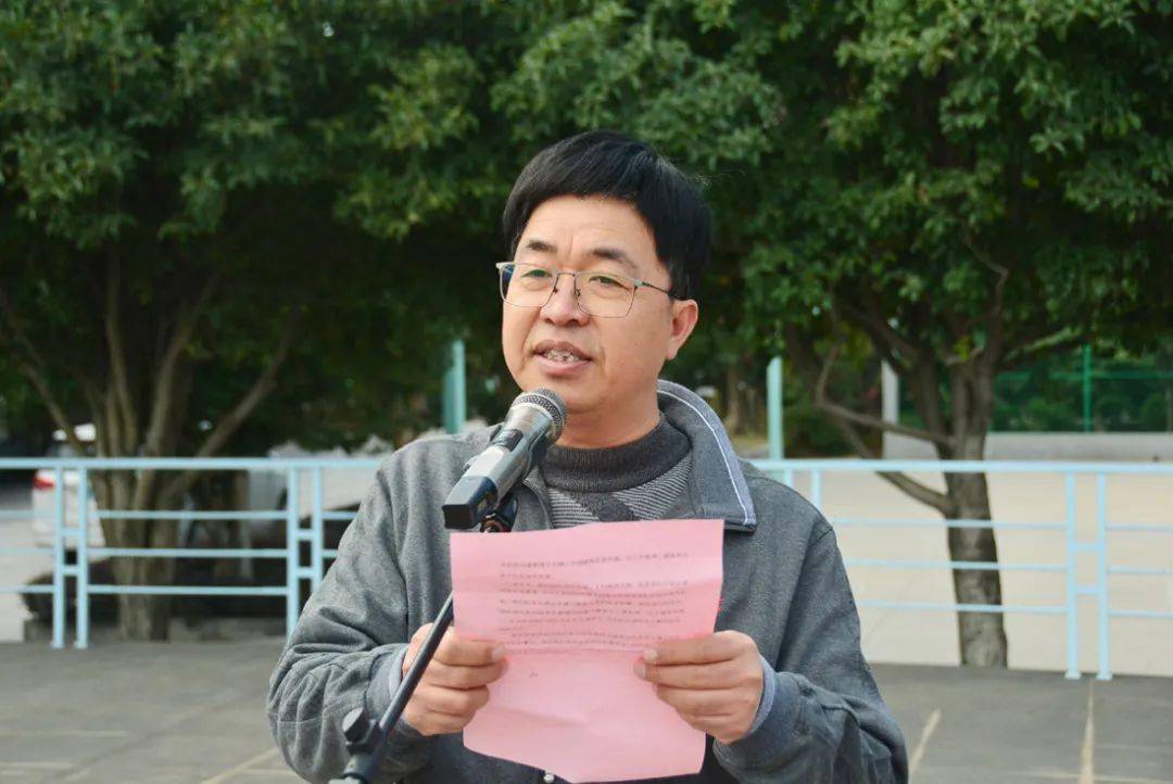 高风中学初中部万米远足 磨砺学生意志