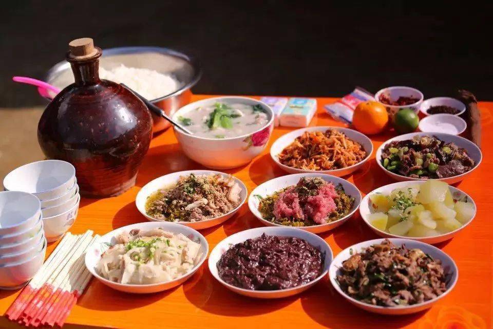 走去施甸吃年猪饭