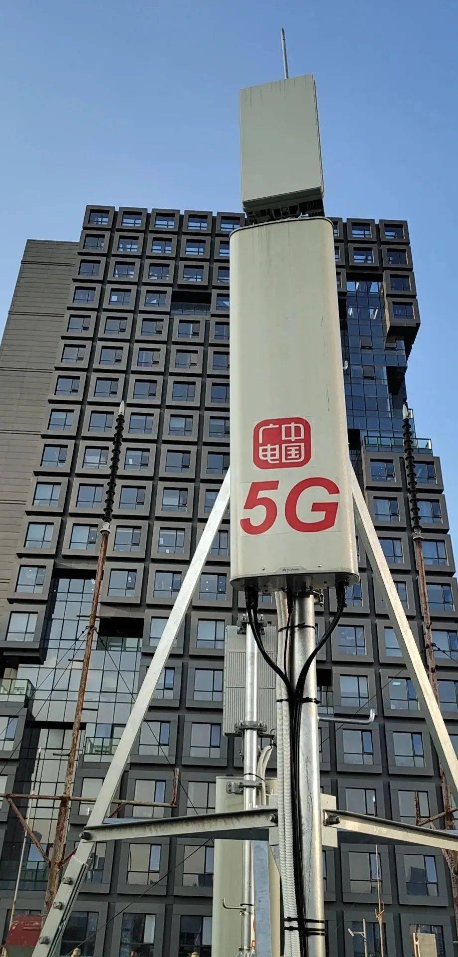 中国广电授权下由智城天威建成的深圳地区首个700mhz 5g基站此次