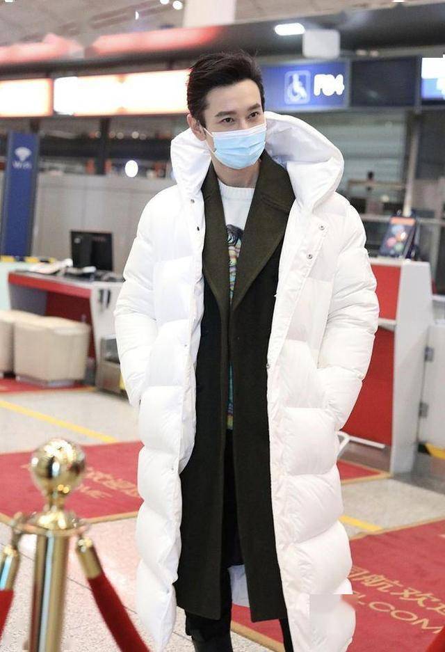 黄晓明刮掉胡子去油成功羽绒外套墨绿大衣随便穿出型男范