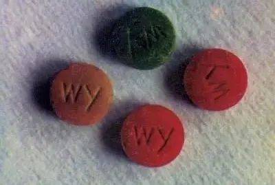 宅男家里传出浓郁奶香味_毒品