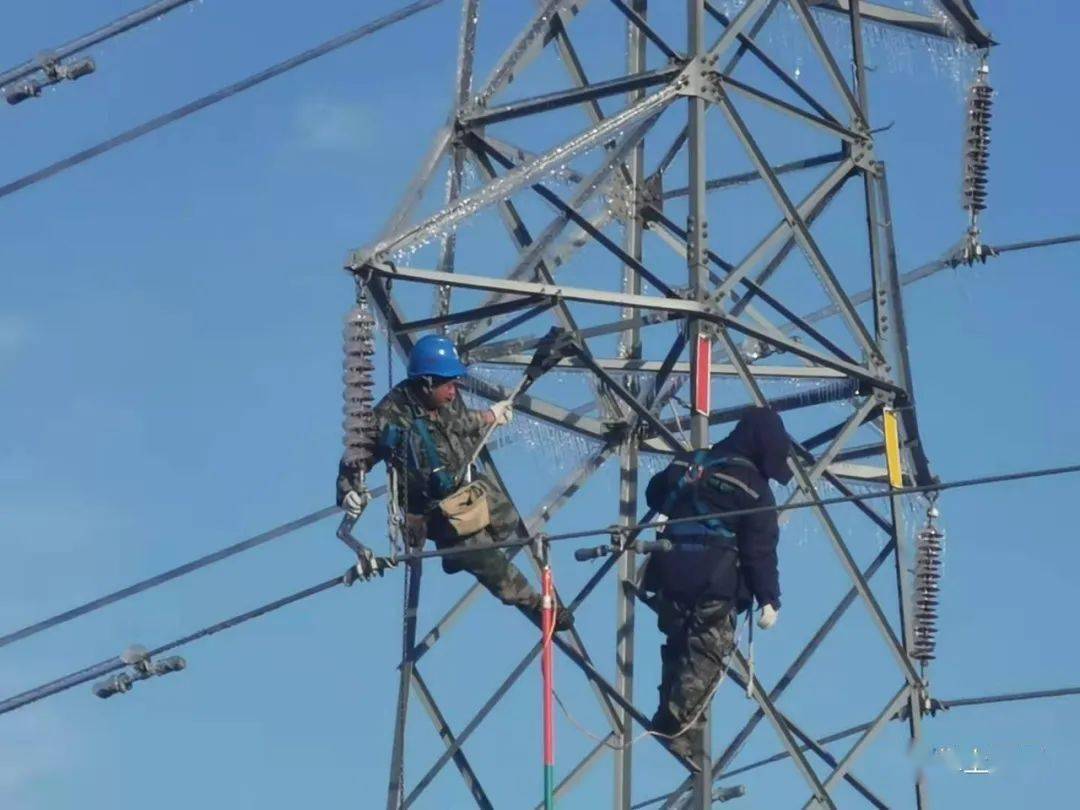 冬日里的暖阳致敬寒冬中坚守的户外工作者