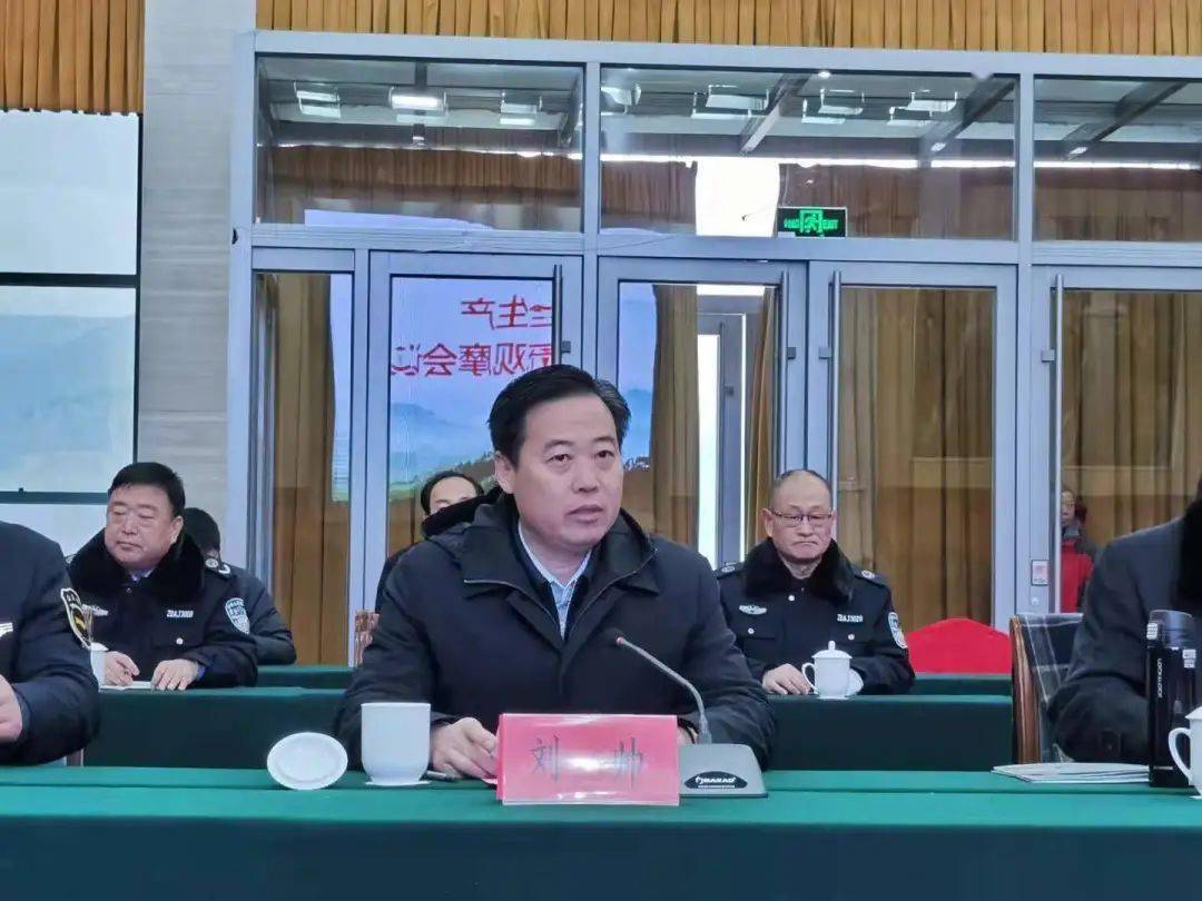 省应急管理厅二级巡视员赵华出席会议并讲话.