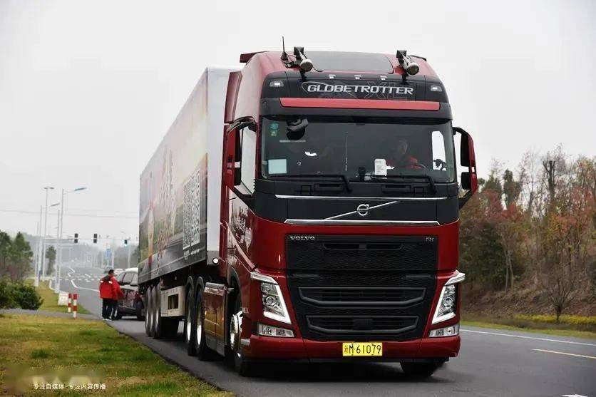 媒体奋进之旅跟车纪实实拍顶配沃尔沃fh牵引车