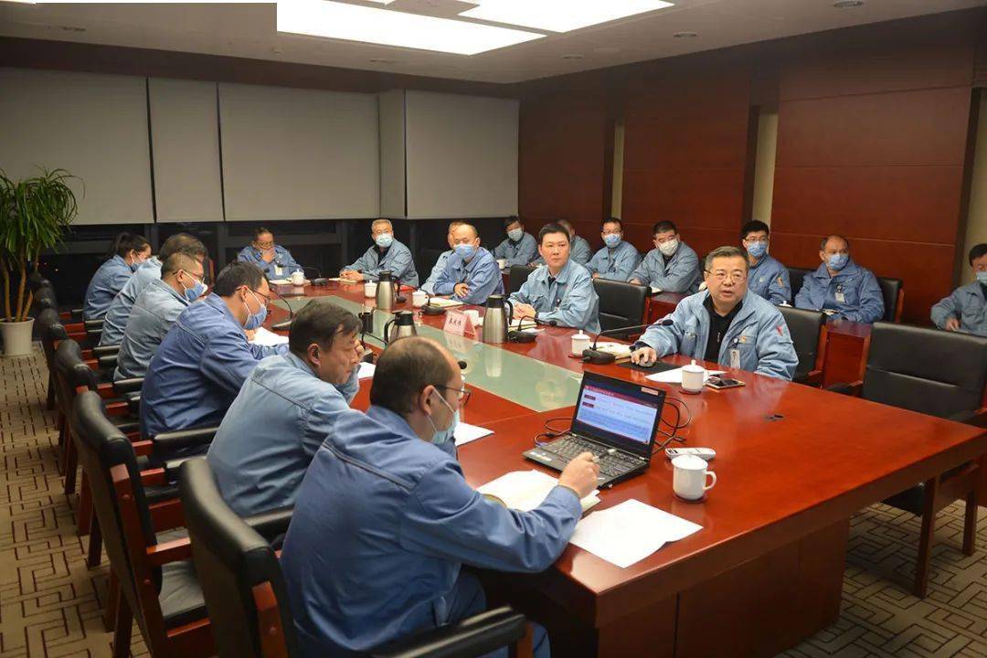 让十九届五中全会精神在川维落地见效