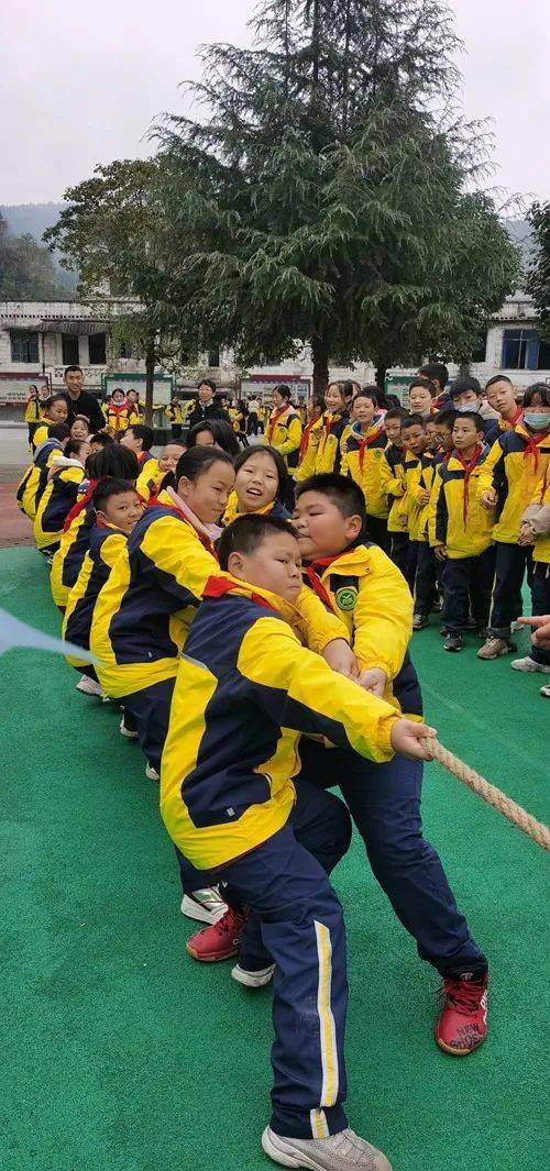 道真自治县城关第二完全小学健儿雀跃展丰彩雏鹰展翅竞飞翔