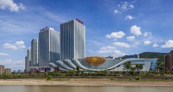 下面,就跟着小编的步伐一起来看看这栋广元的骄傲!