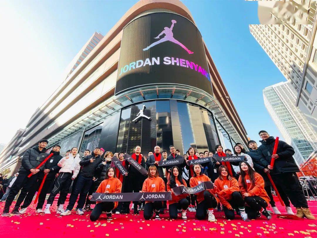 12月10日,中兴商业新引进耐克旗下jordan旗舰店盛大开业,为太原街首家