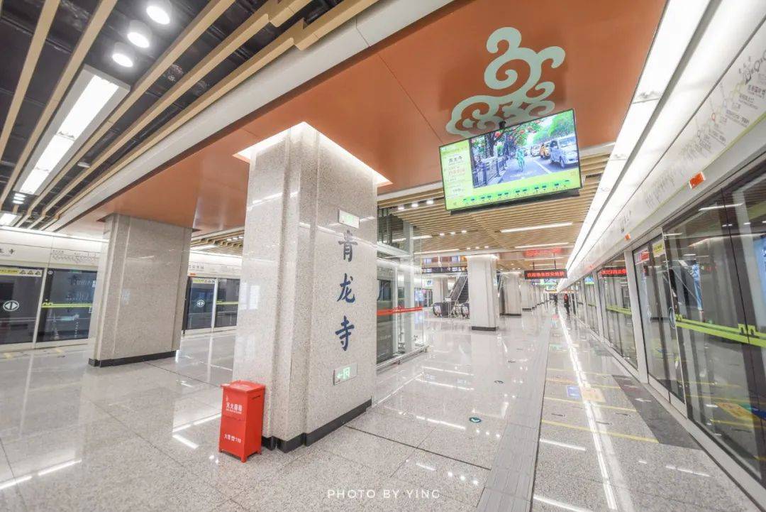文艺清新界代表地铁5号线驶入曲江啦