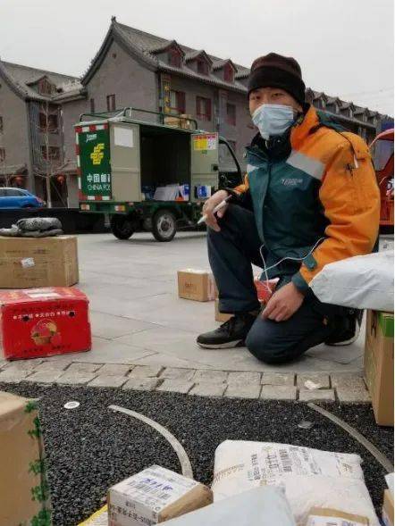 坚守投递岗位的平凡英雄