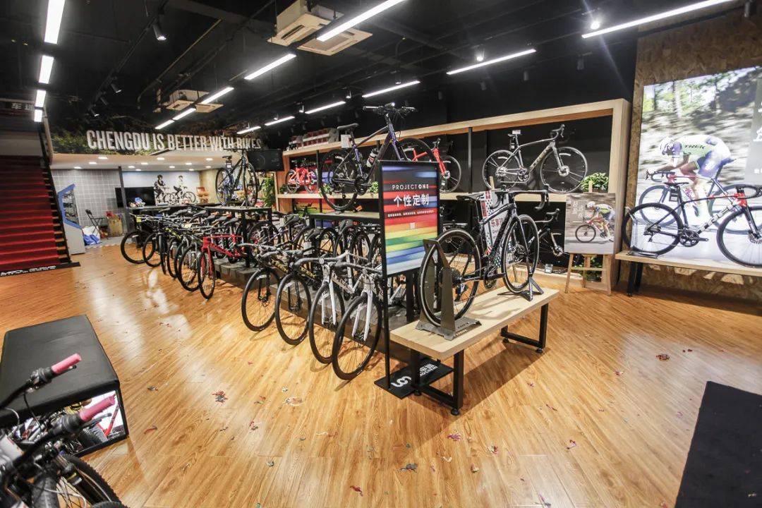 "推动中国自行车运动,普及全民健身",这是老车迷俱乐部成立之初就一直