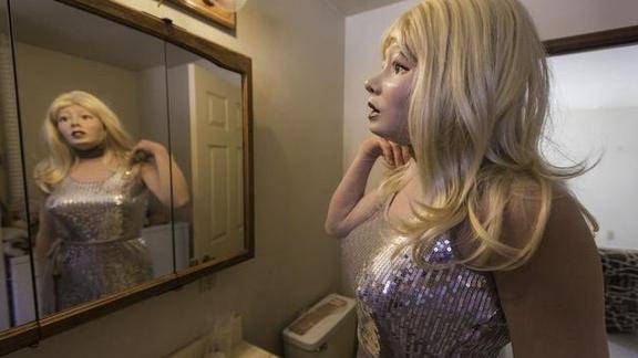 穿上就能马上变成女人的橡胶衣全球超过40万客户对其疯狂追捧