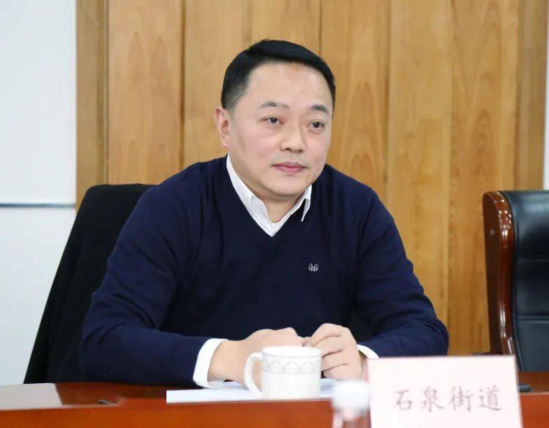 大调研进行时区委常委统战部部长张伟赴石泉路街道调研