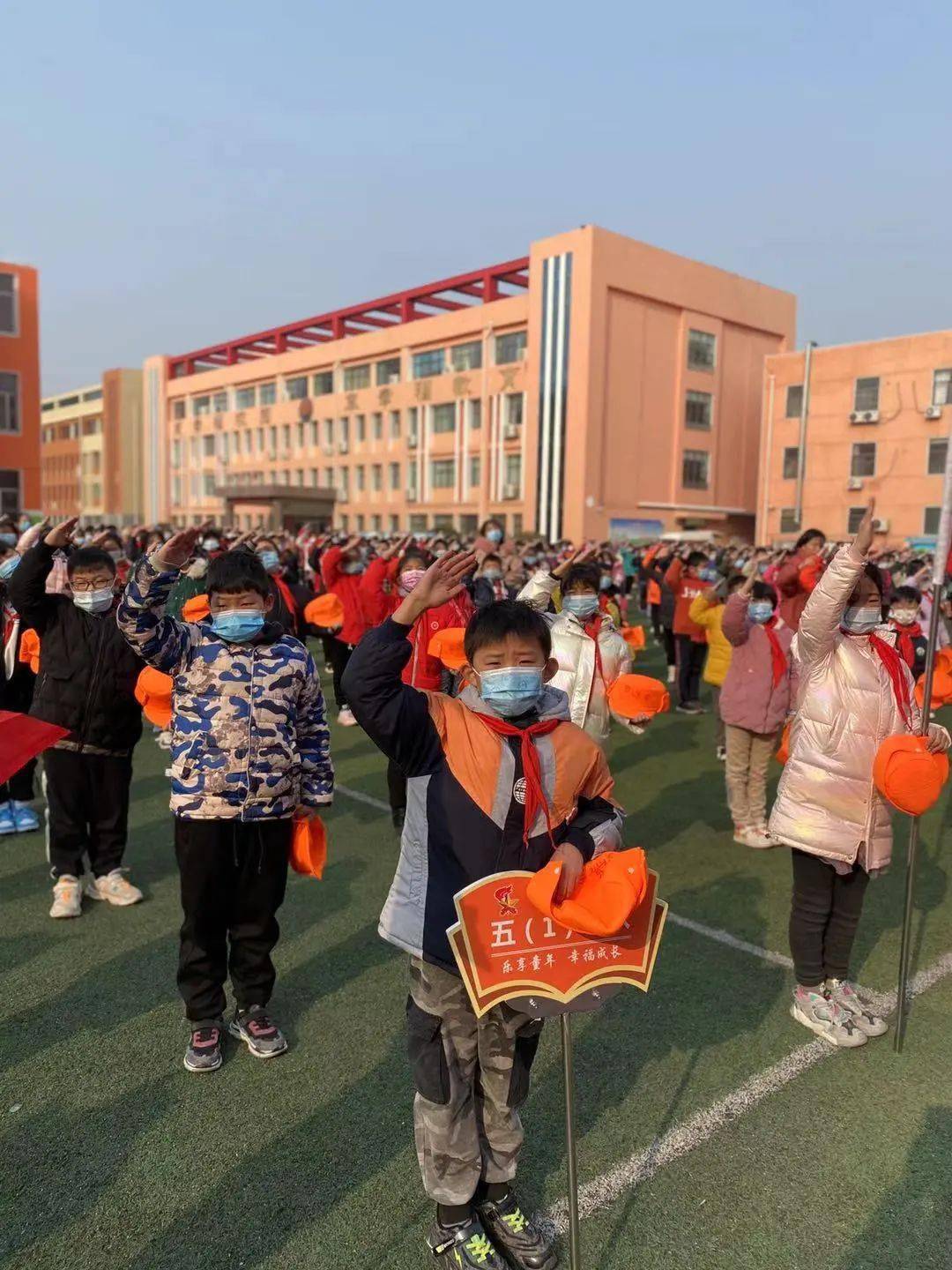 幸福德育铭记历史吾辈自强临沂幸福小学举行国家公祭日主题升旗仪式