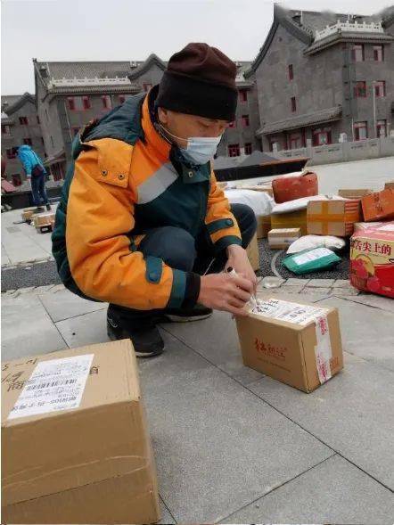 坚守投递岗位的平凡英雄