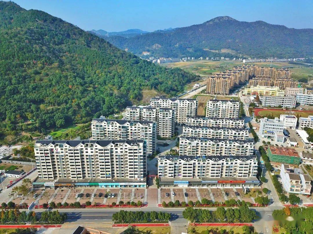 石桥头镇石桥新村.市融媒体中心记者 庞辉斌摄坞根镇红山村.