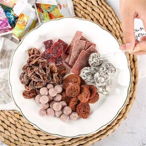 这个酸甜开胃的小零食,解腻还解馋,谁吃谁心动