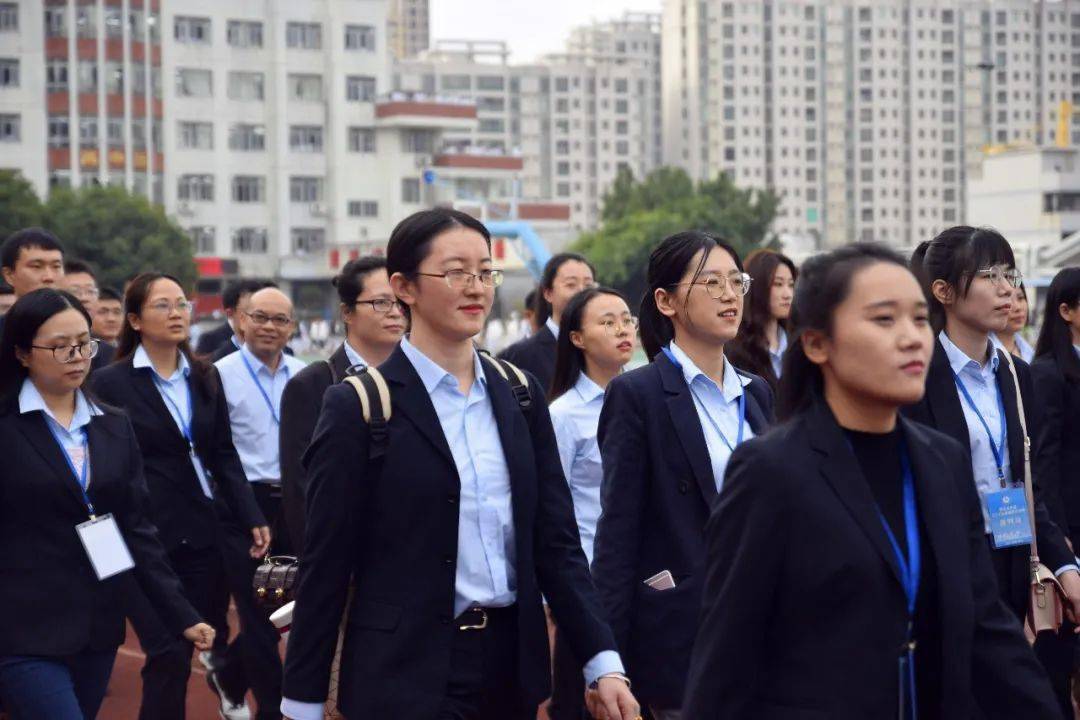 汕头潮阳实验学校郑岚图片