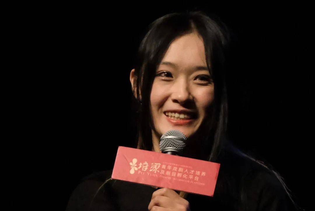 摄 影丨李 晏(左,蔡荣强(右)演 员:朱 昊,李佳妮第一场访谈开场no.