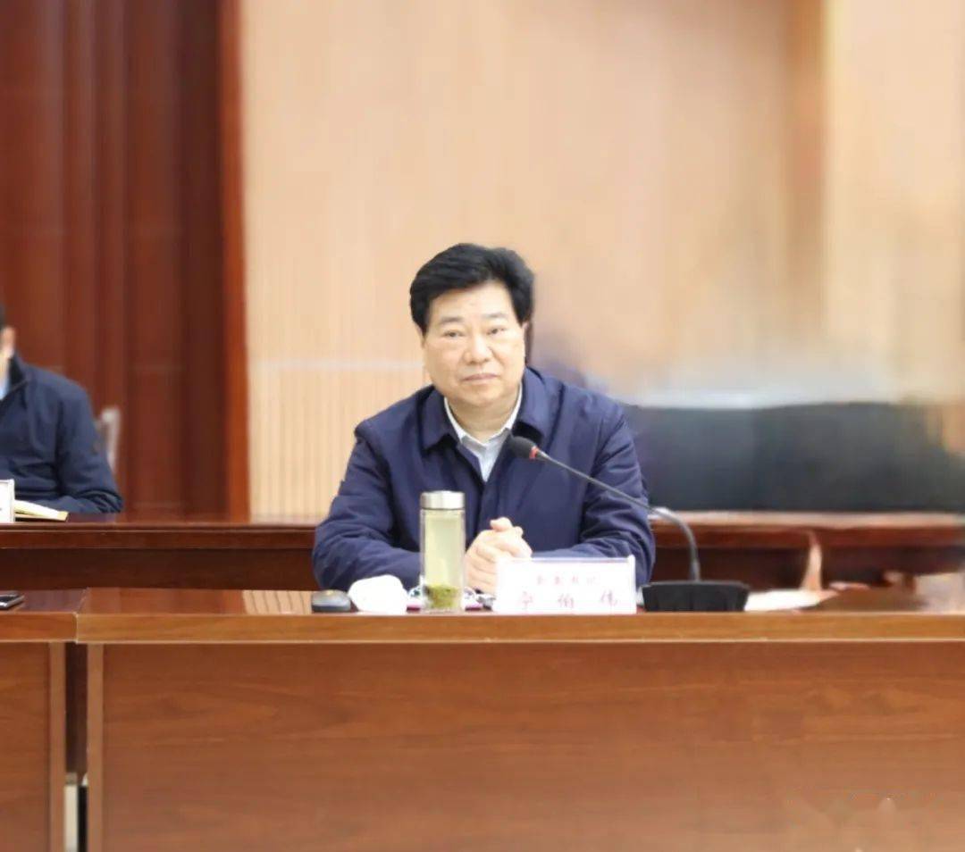 许昌学院党委书记闫纪建,许昌学院校长岳修峰,县领导宁伯伟,孙