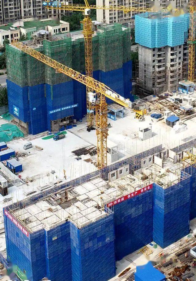 到搅拌水泥的刺耳噪音……在河北省唐山市丰润区浭阳新城五区项目现场